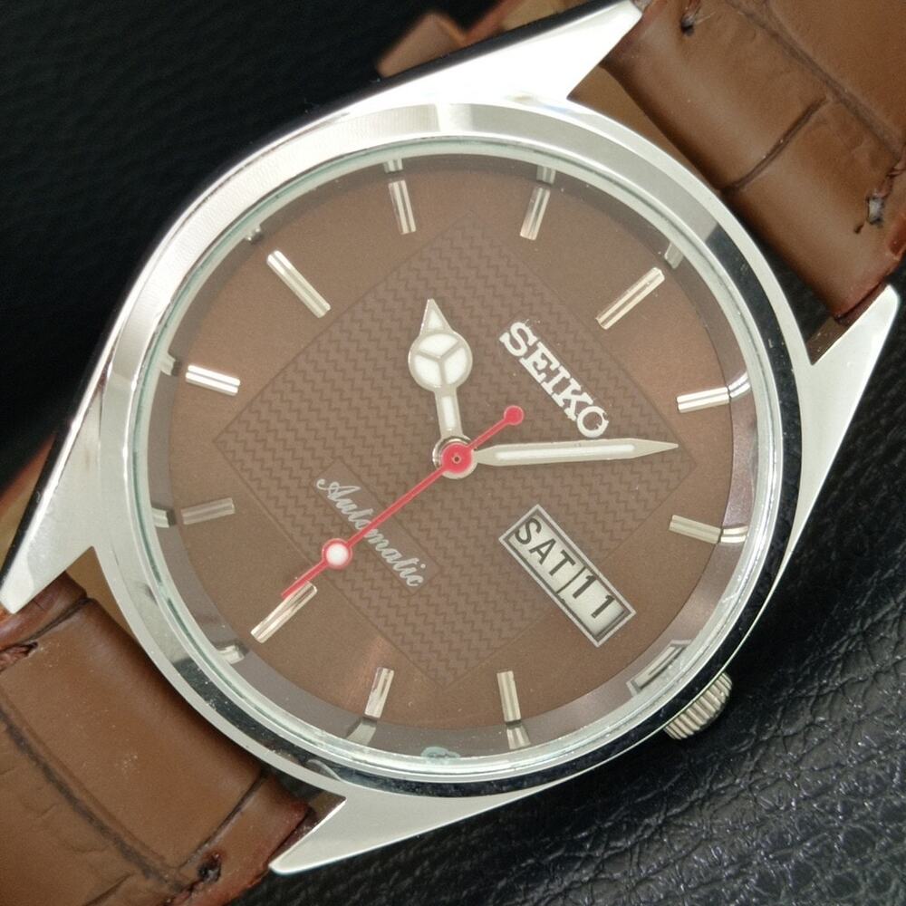 Vintage 1981 Seiko Automatic Mens Silver Watch W/daydate & Silver Accents